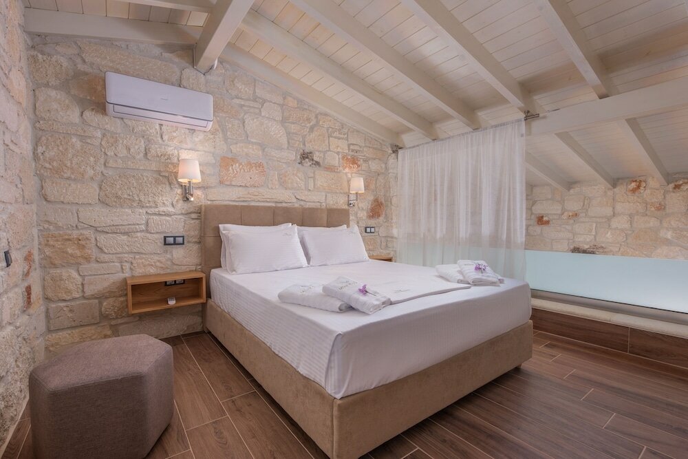 Фото Mint Retreat Suites