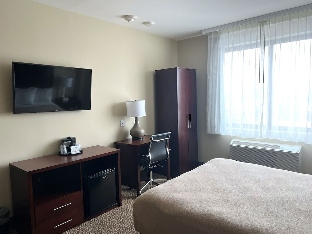 Фото Lotus Blu Inn & Suites