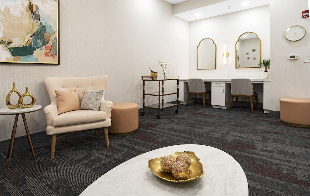 Фото Hampton Inn & Suites Raleigh Downtown