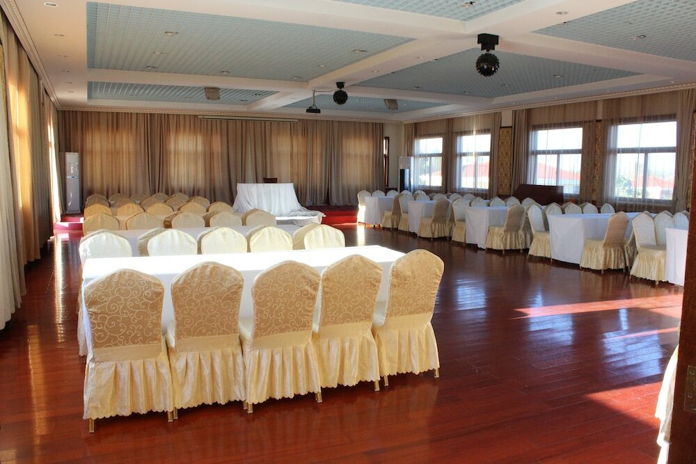 Фото Madagascar Golden Peacock Hotel