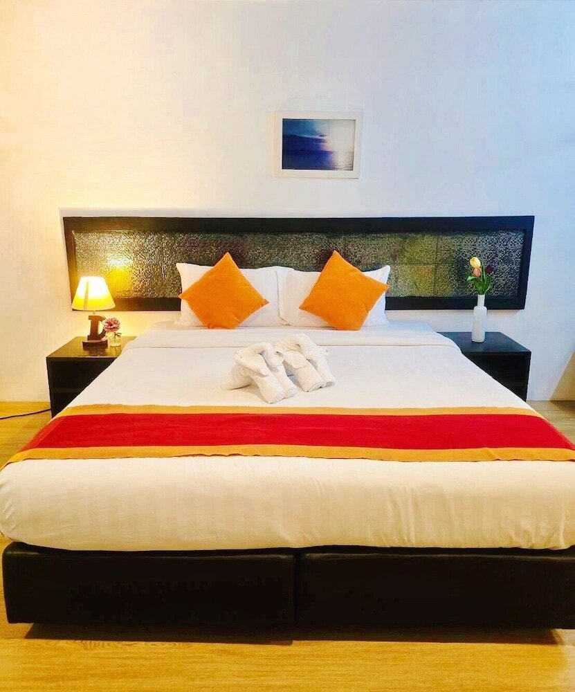 Фото RedDoorz I Talay Resort