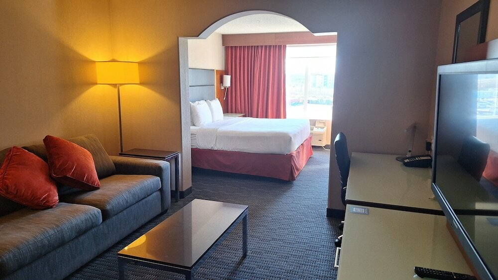 Фото Radisson Hotel & Suites Fort McMurray