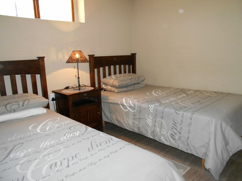 Фото Meerkat Manor