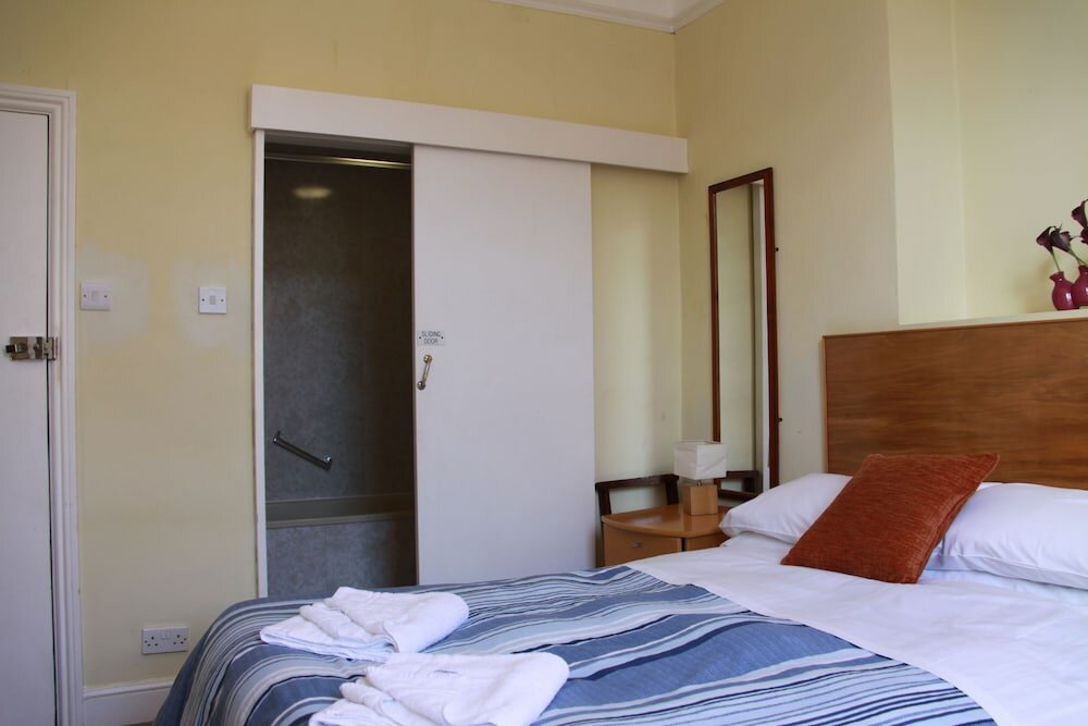 Фото Ambassador Hotel