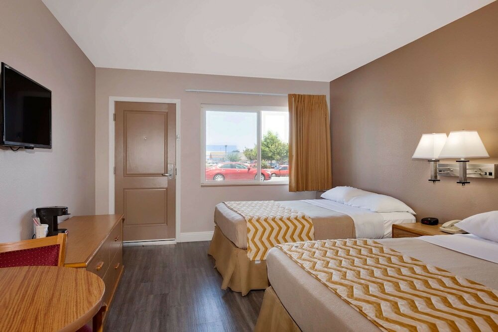 Фото Travelodge by Wyndham Eureka