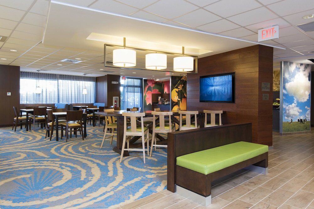 Фото Fairfield Inn & Suites Tampa Westshore Airport