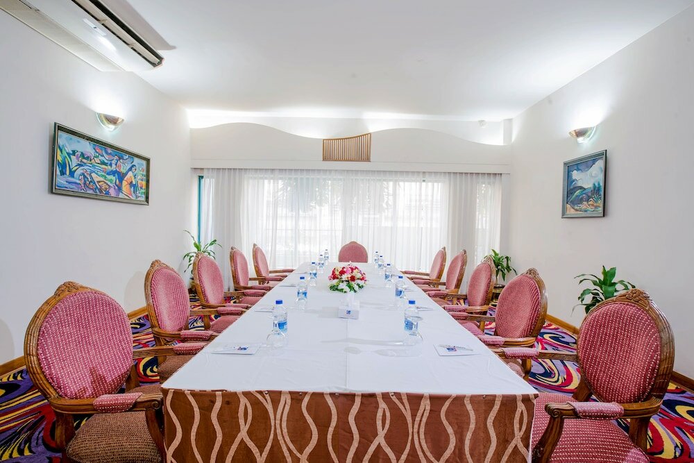 Фото Lake Castle