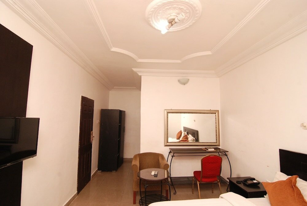 Фото Silverland Hotel and Suites