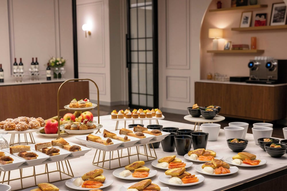 Фото Renaissance Paris Nobel Tour Eiffel Hotel