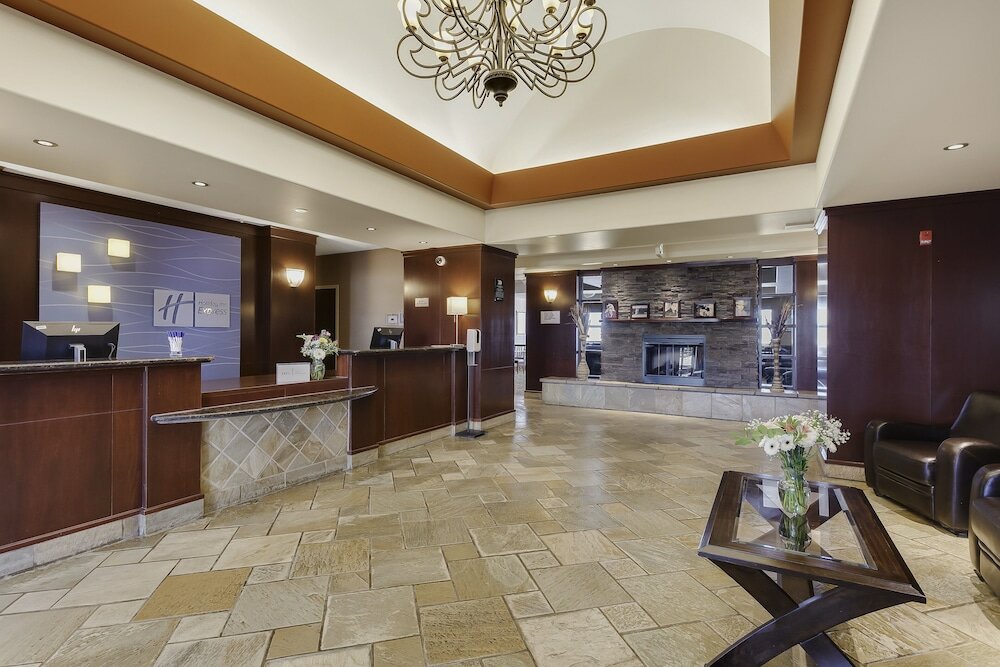 Фото Holiday Inn Express Hotel & Suites Whitecourt, an Ihg Hotel