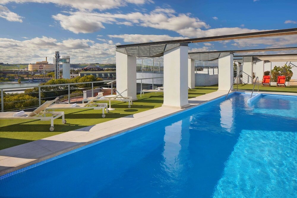 Фото NH Sevilla Plaza de Armas