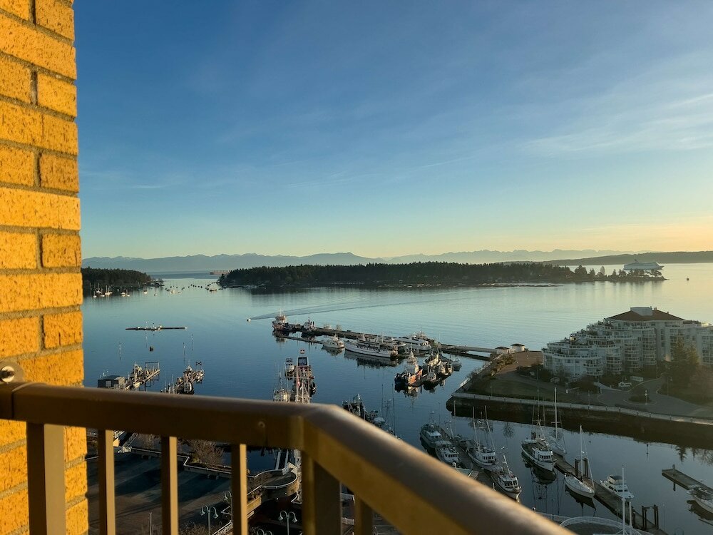 Фото Coast Bastion Hotel