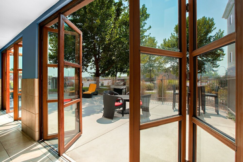 Фото Holiday Inn Express & Suites Ontario, an Ihg Hotel