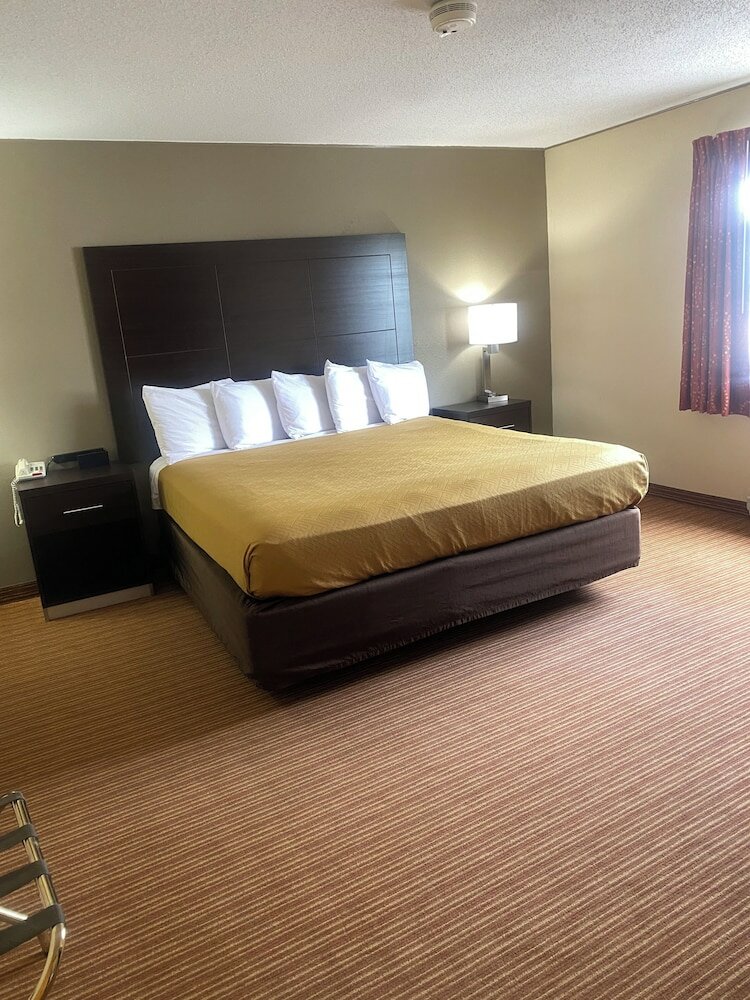 Фото Econo Lodge Massena Hwy 37