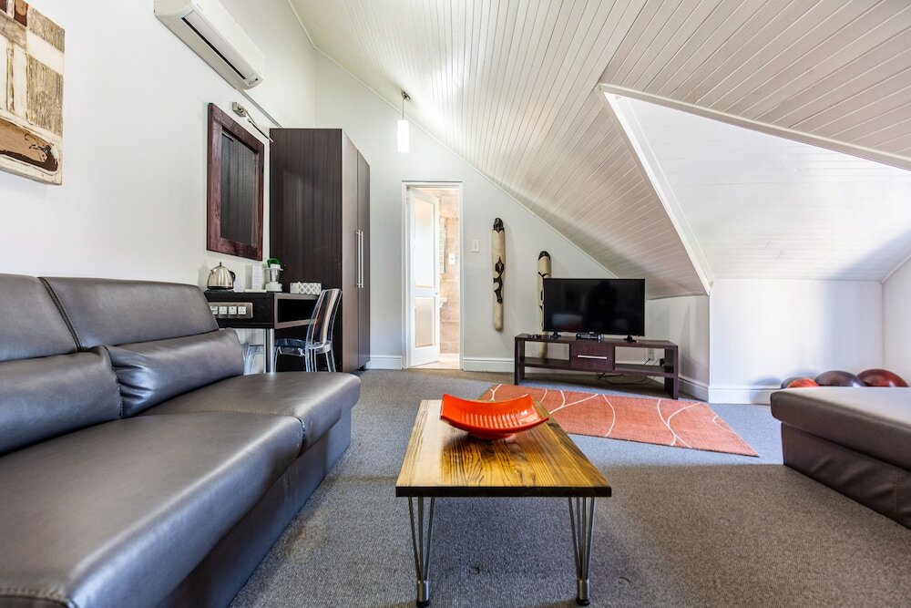 Фото 4 on Varneys Guest House