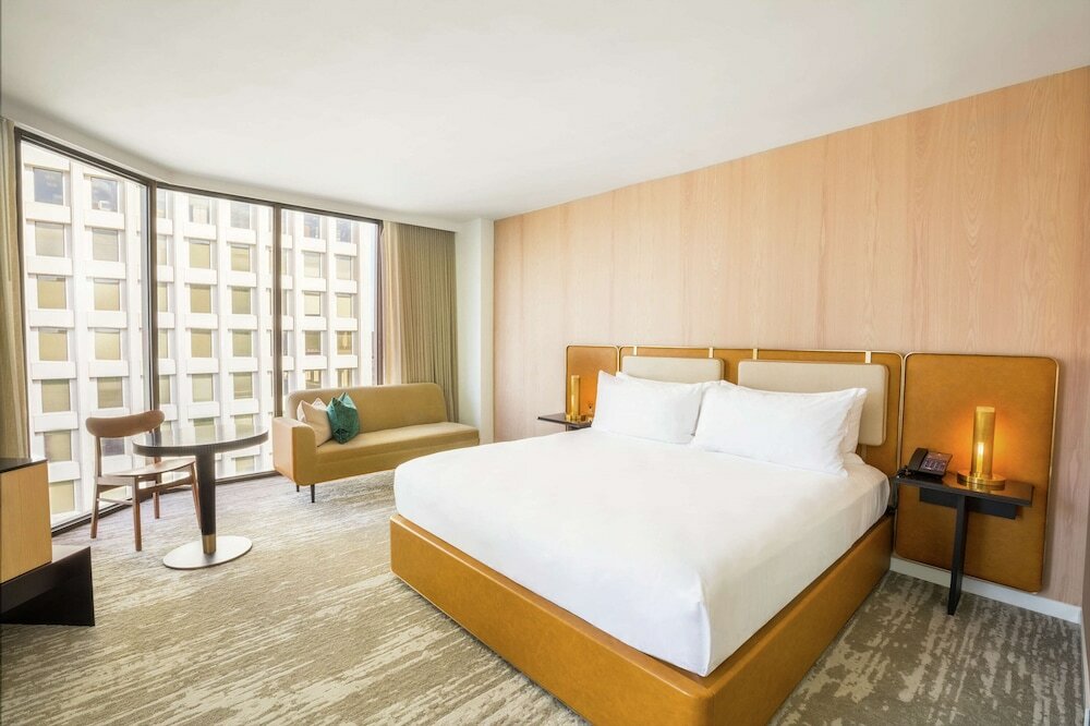 Фото C. Baldwin, Curio Collection by Hilton