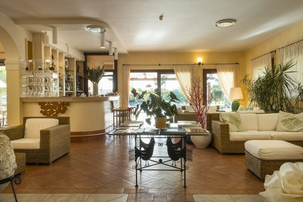 Фото Lantana Resort Hotel & Apartments