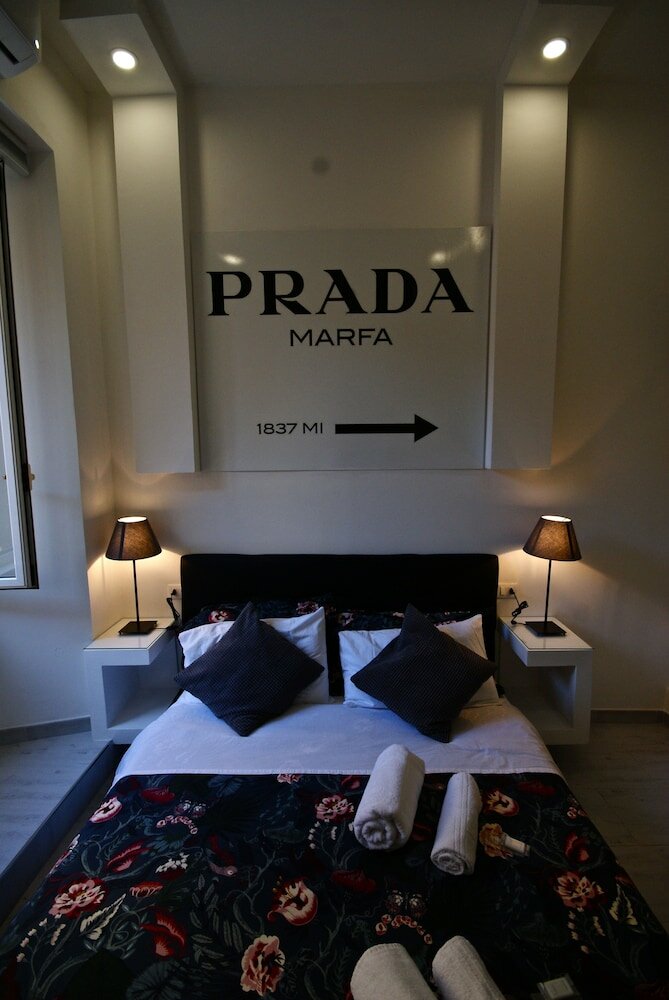 Фото Empire Suites