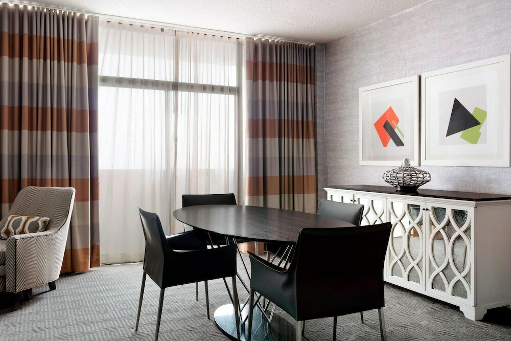 Фото Sheraton Charlotte Hotel