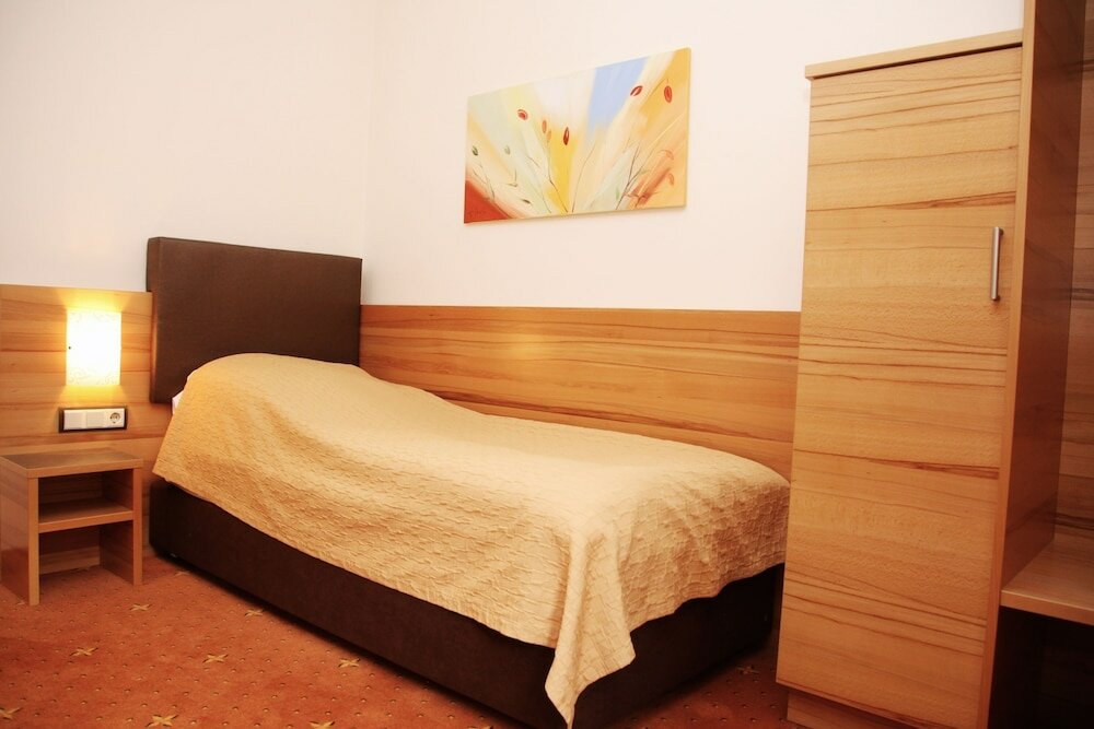 Фото Tinschert Hotel-Restaurant-Partyservice