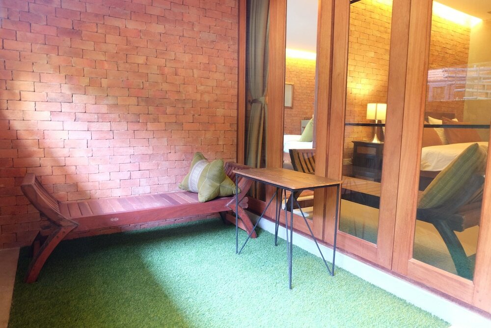 Фото The White Elephant Home