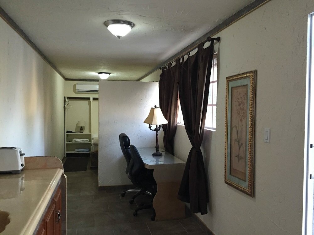 Фото Driftwood Gardens