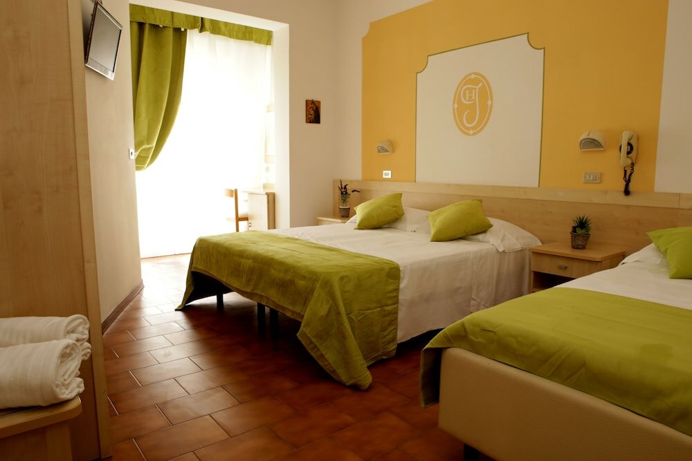 Фото New Hotel Jolie