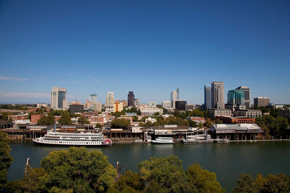 Фото Delta King Hotel