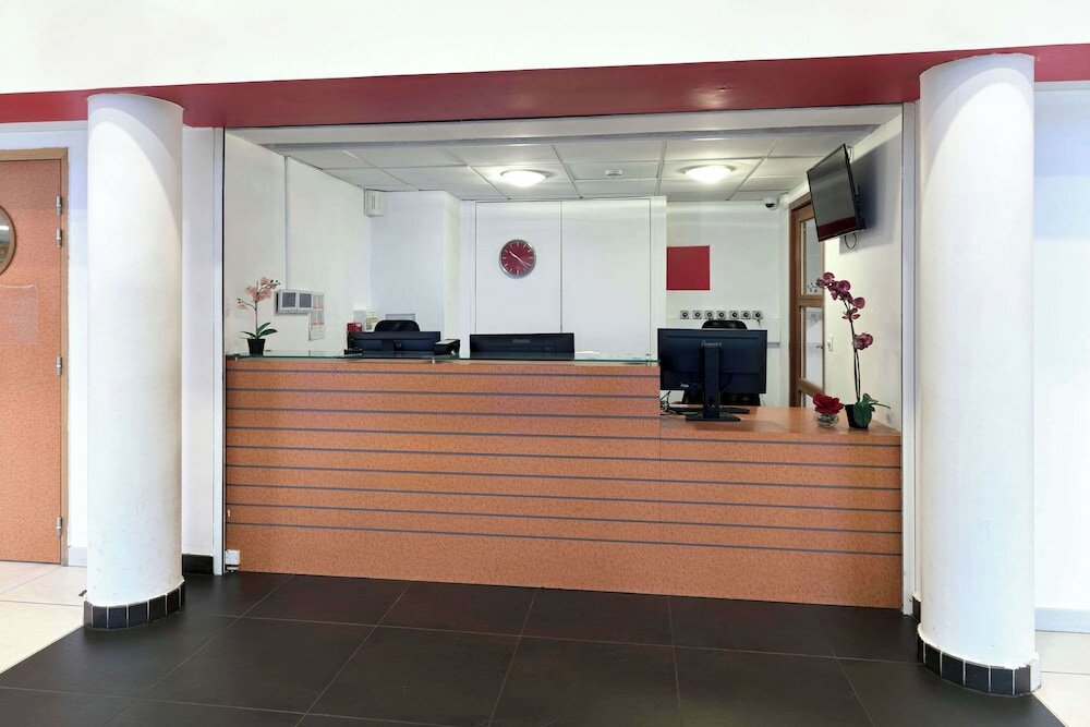 Фото Comfort Aparthotel Versailles Saint Cyr Lecole 