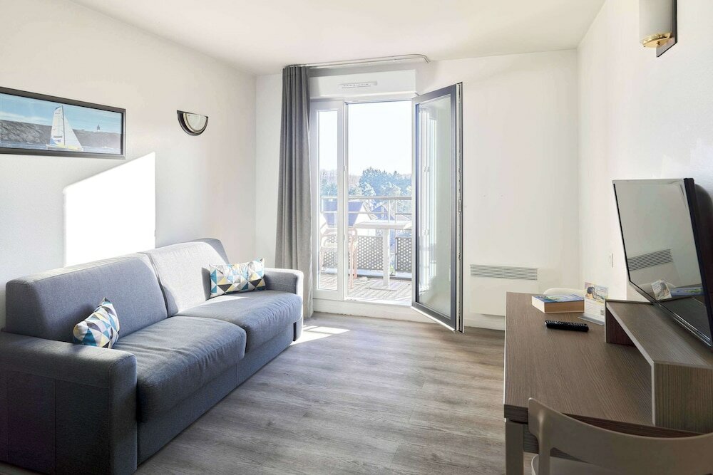 Фото Comfort Aparthotel Versailles Saint Cyr Lecole 