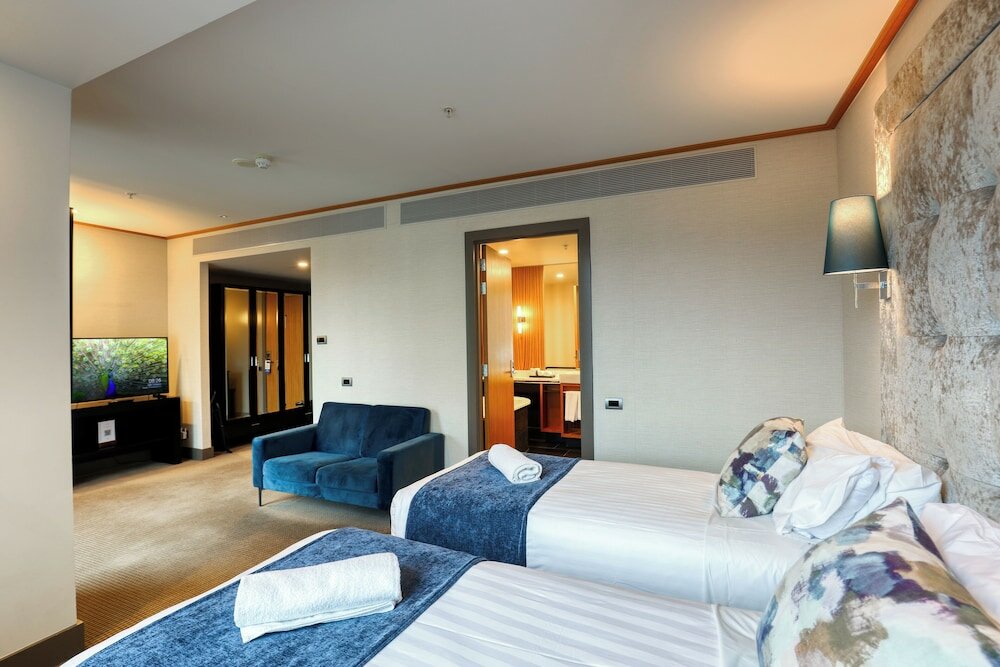 Фото Marsden Viaduct Hotel