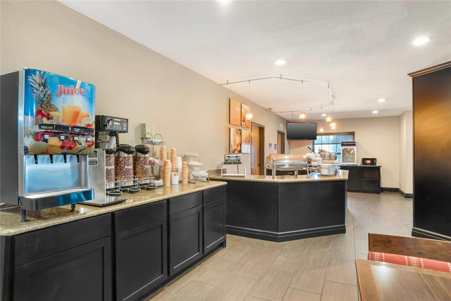 Фото Comfort Suites Monroe