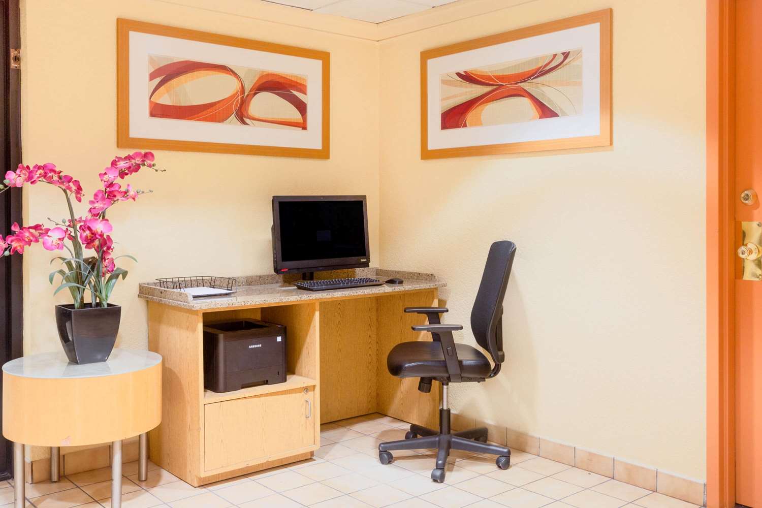 Фото La Quinta Inn & Suites by Wyndham Charlotte Airport North