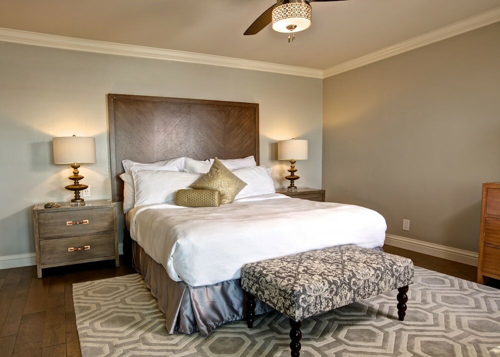 Фото 456 Embarcadero Inn & Suites