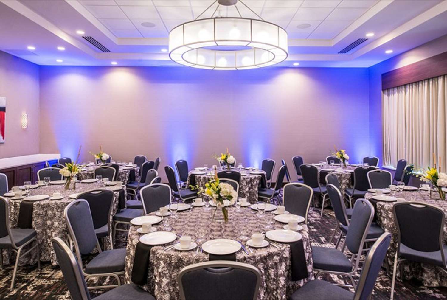 Фото Hilton Garden Inn Little Rock Downtown