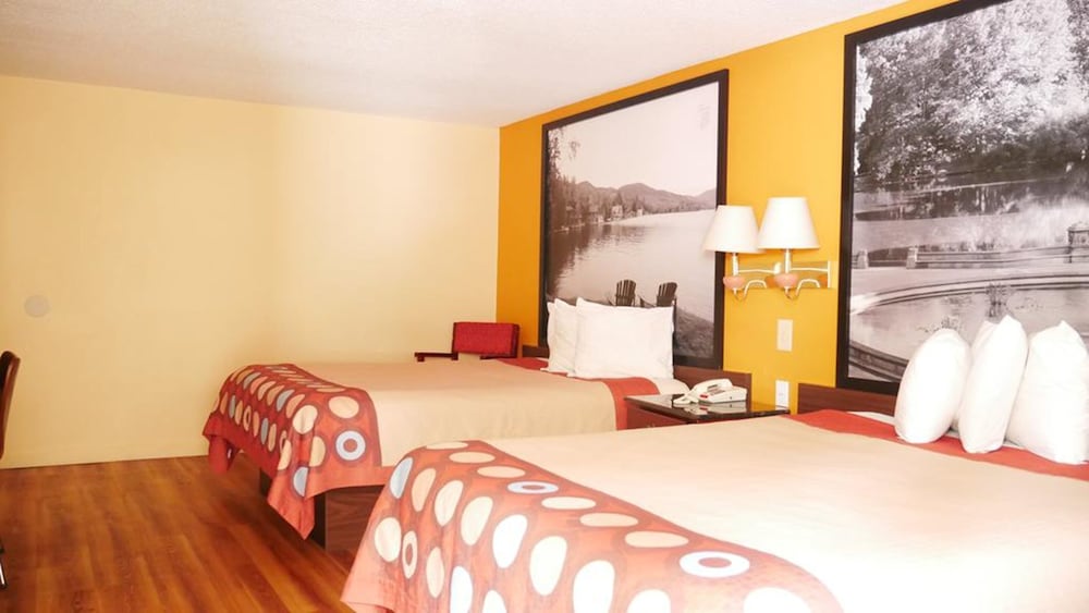 Фото Super 8 by Wyndham North Bergen NJ NYC Area