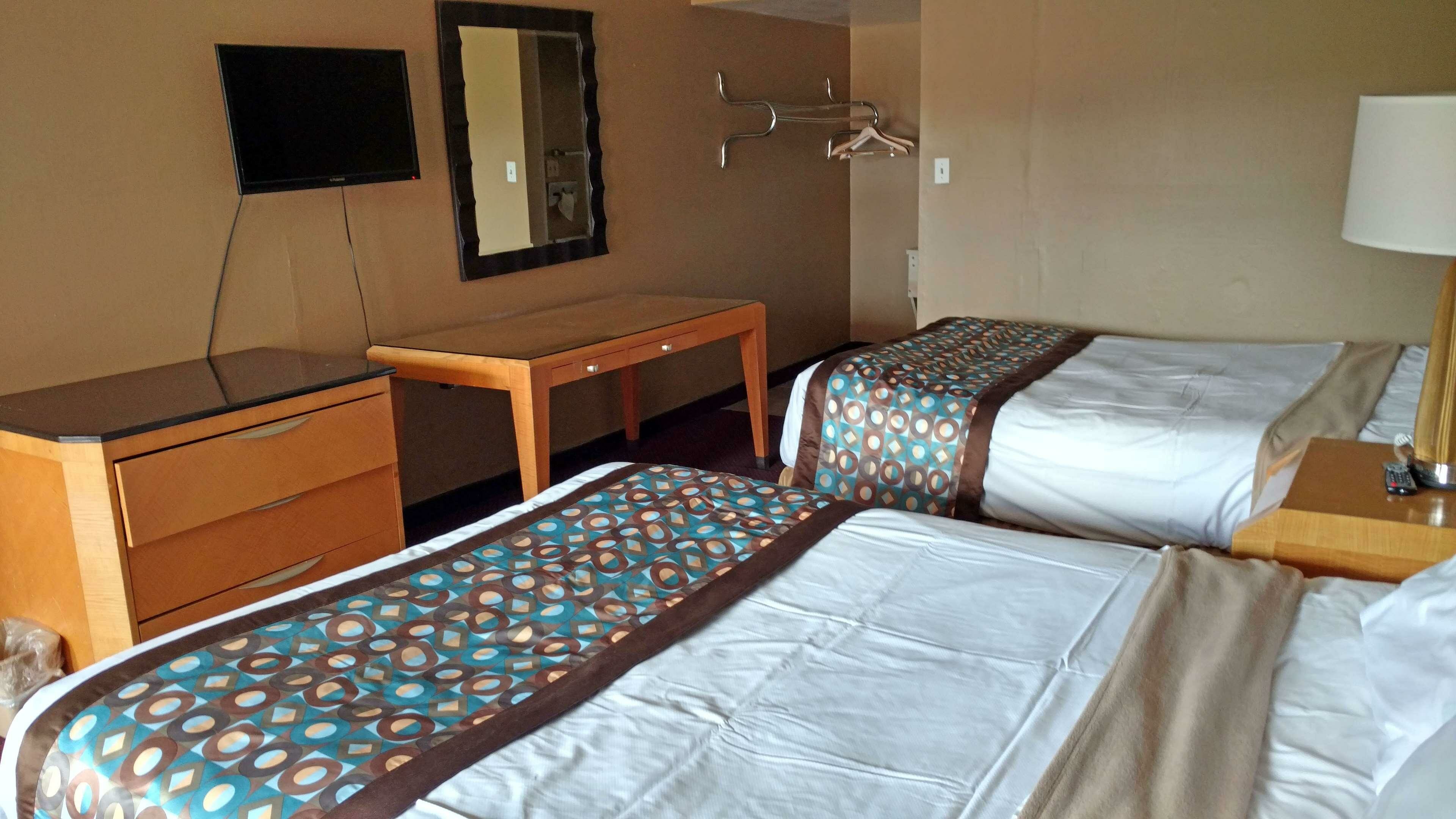 Фото Americas Best Value Inn & Suites Kansas City