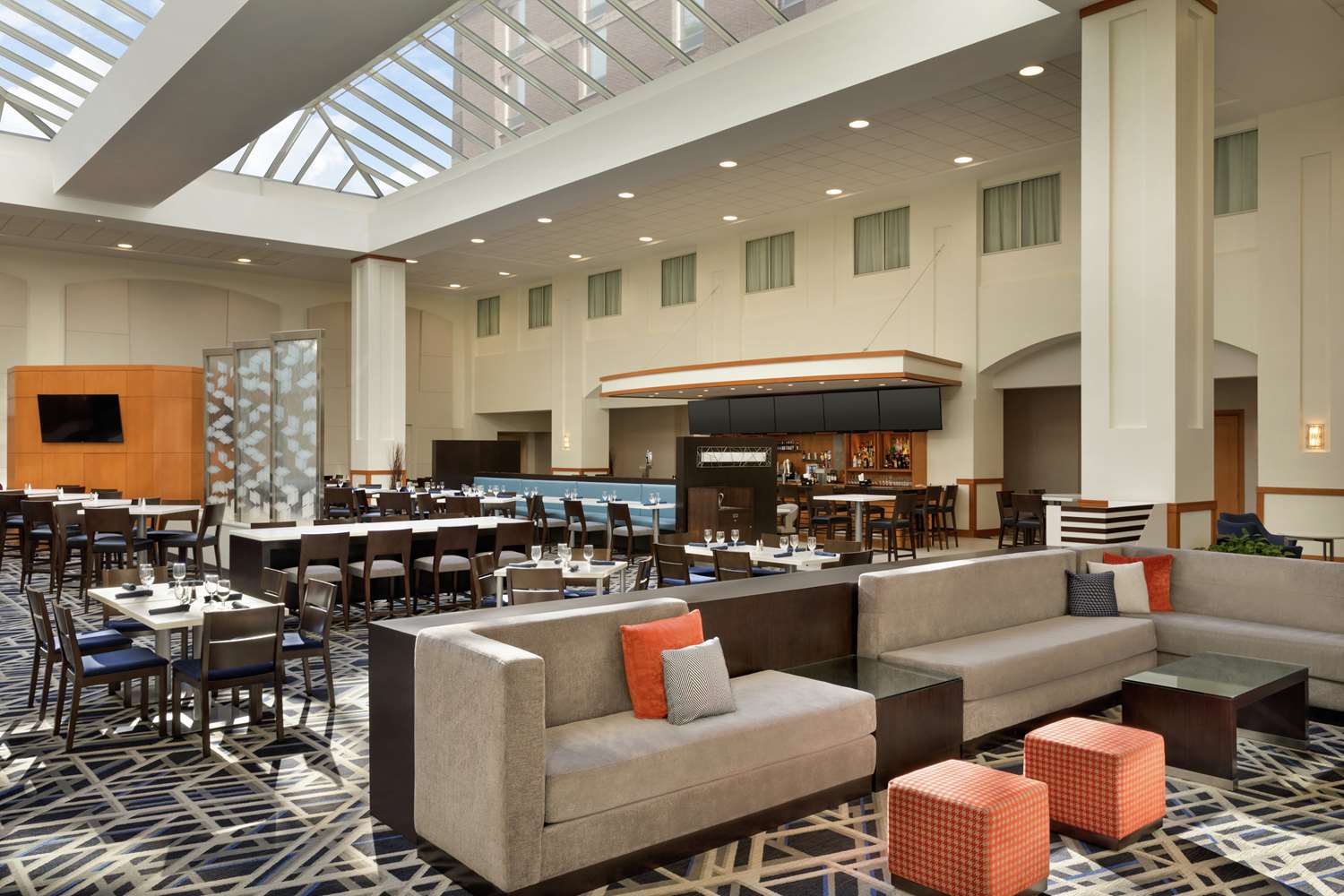 Фото Embassy Suites by Hilton Boston at Logan Airport