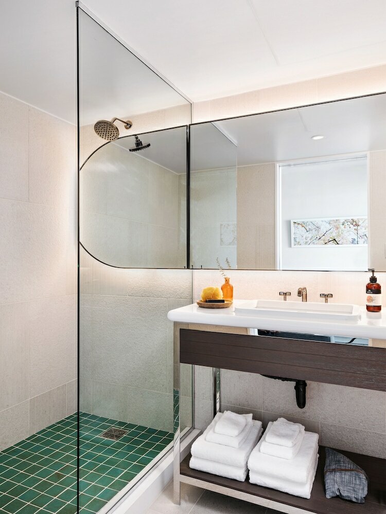 Фото The Line Austin