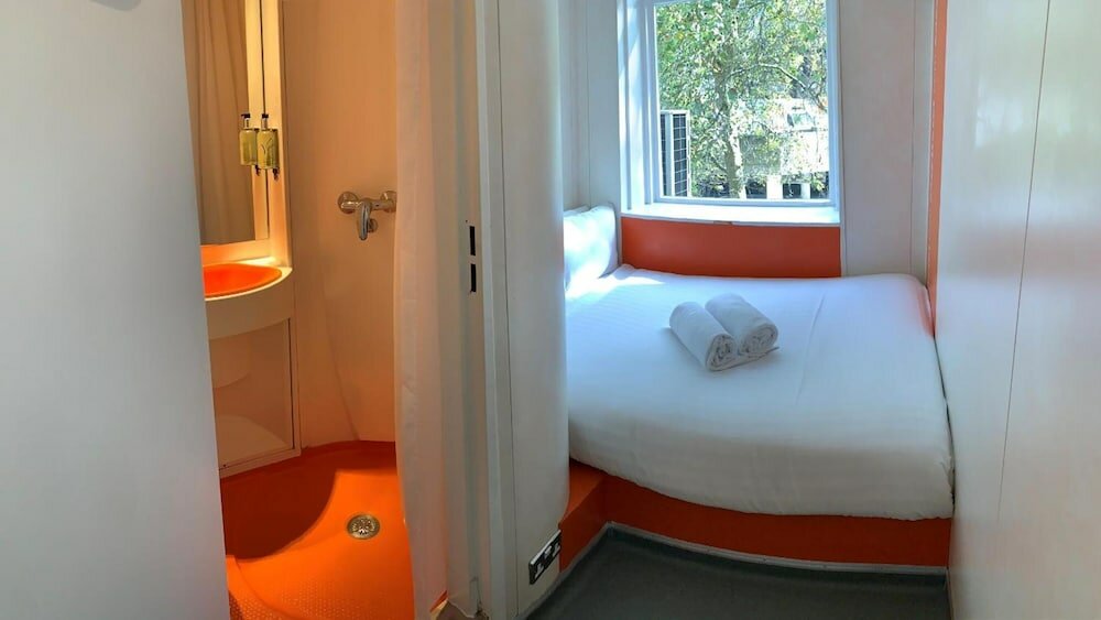 Фото EasyHotel London South Kensington