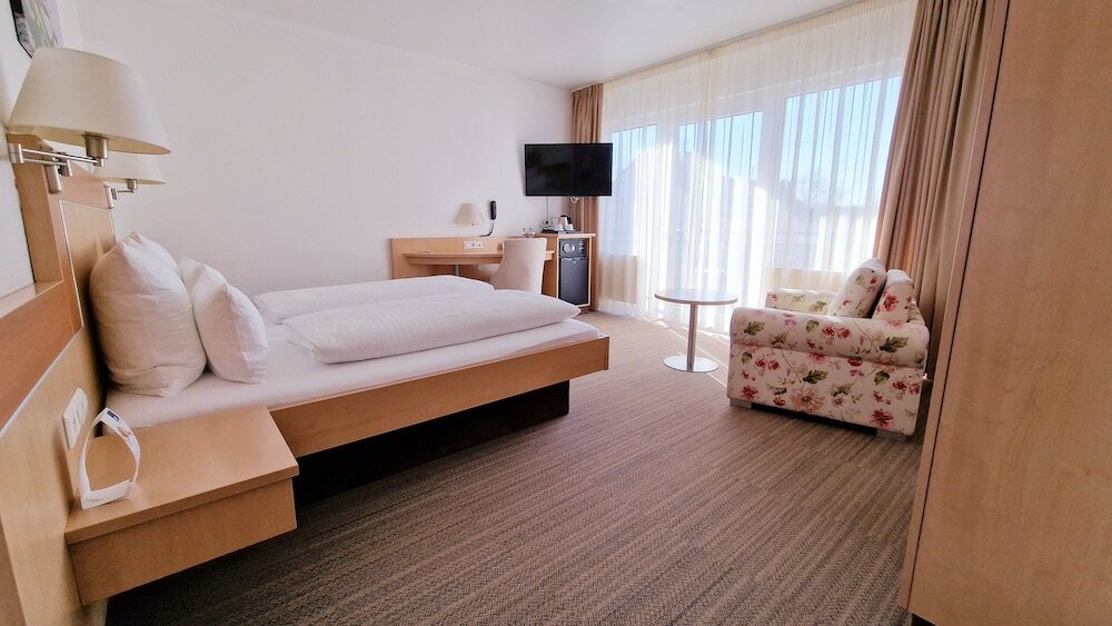 Фото Hotel Garni Metzingen