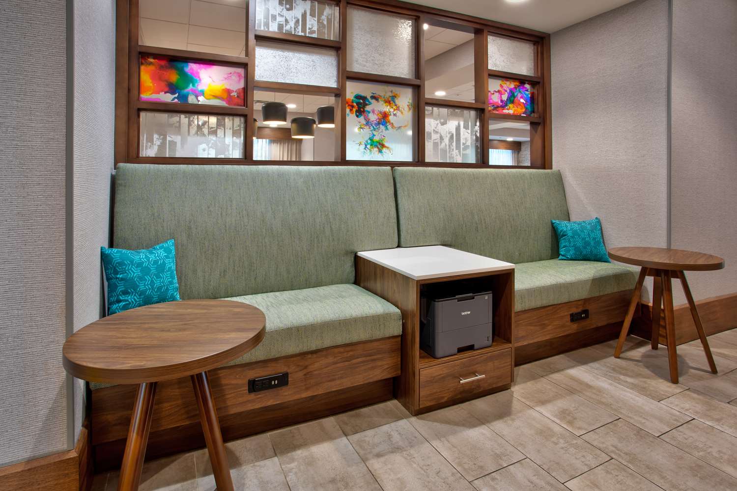 Фото Hampton Inn by Hilton Paris