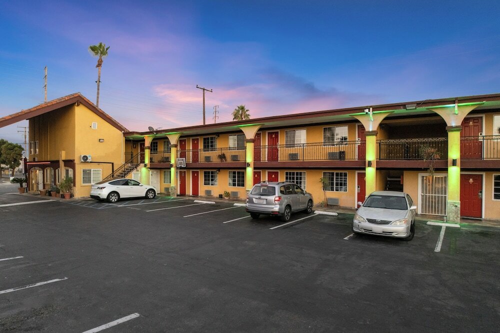 Фото Sky Palm Motel