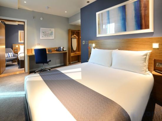 Фото Travelodge Plus Dublin City Centre