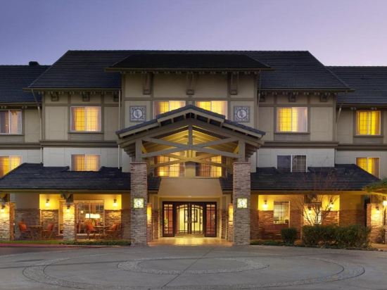 Фото Larkspur Landing Hillsboro - An All-Suite Hotel