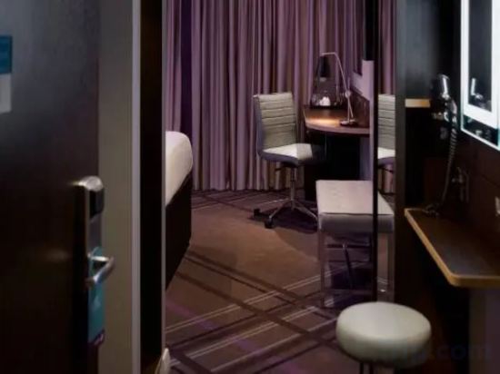 Фото Premier Inn London Canary Wharf Westferry