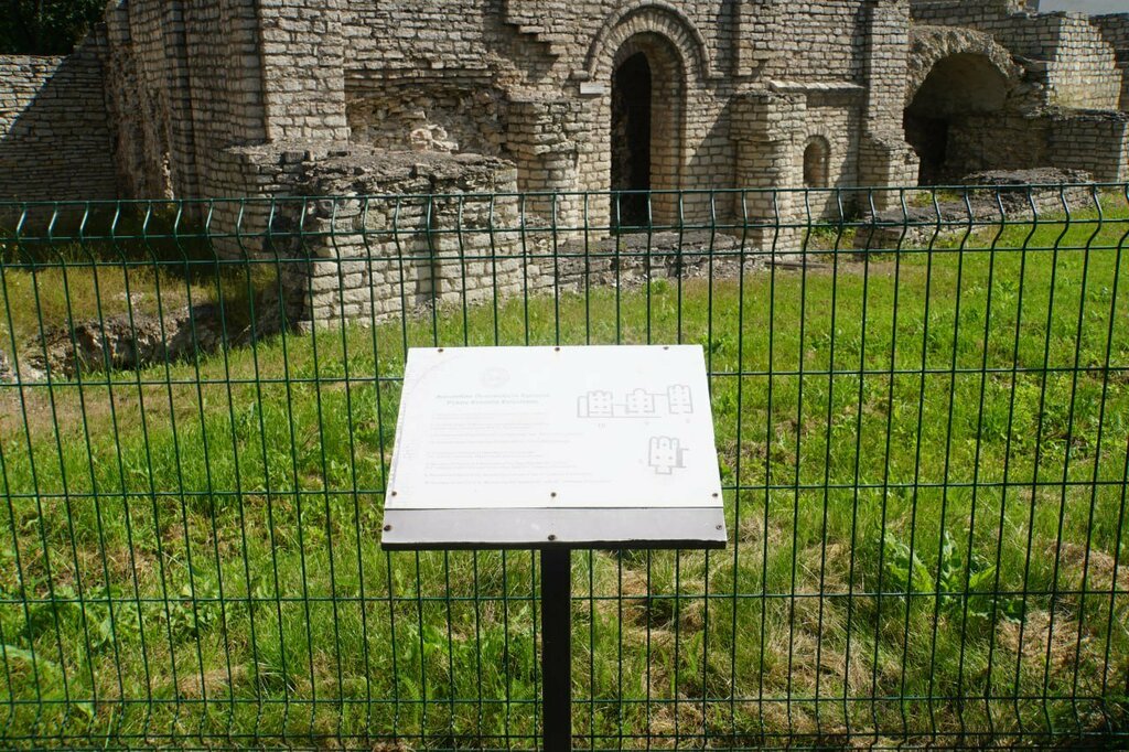 Landmark, attraction Фундамент церкви Рождества Иисуса Христа, Pskov, photo