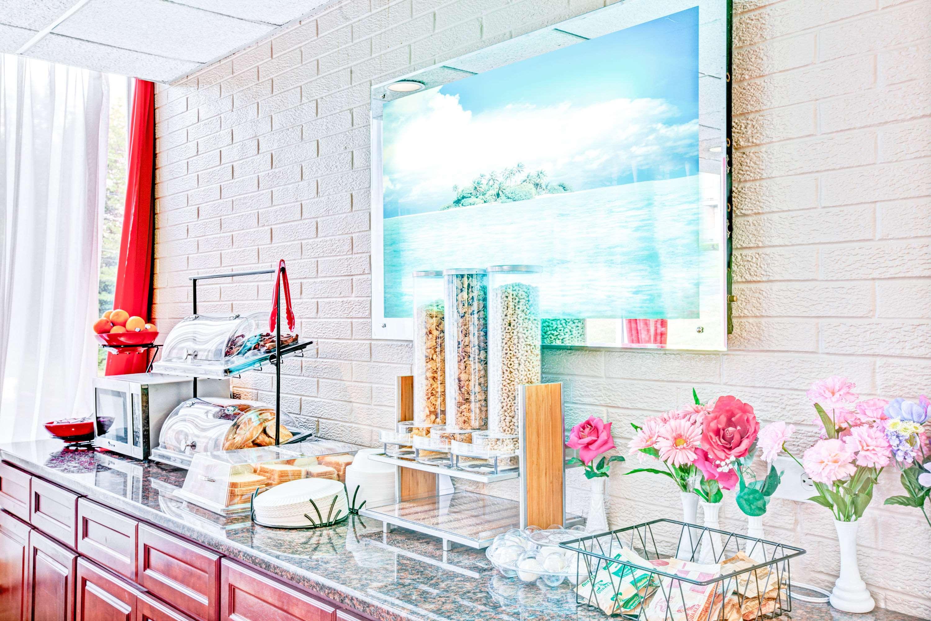 Фото Ramada by Wyndham Rockaway