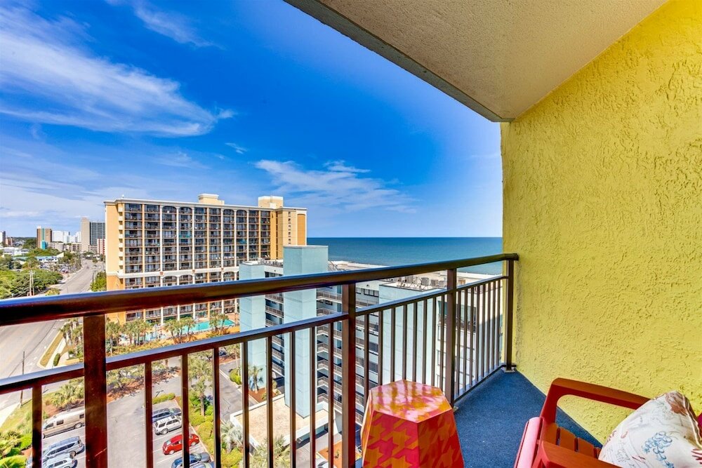 Фото Monterey Bay Suites