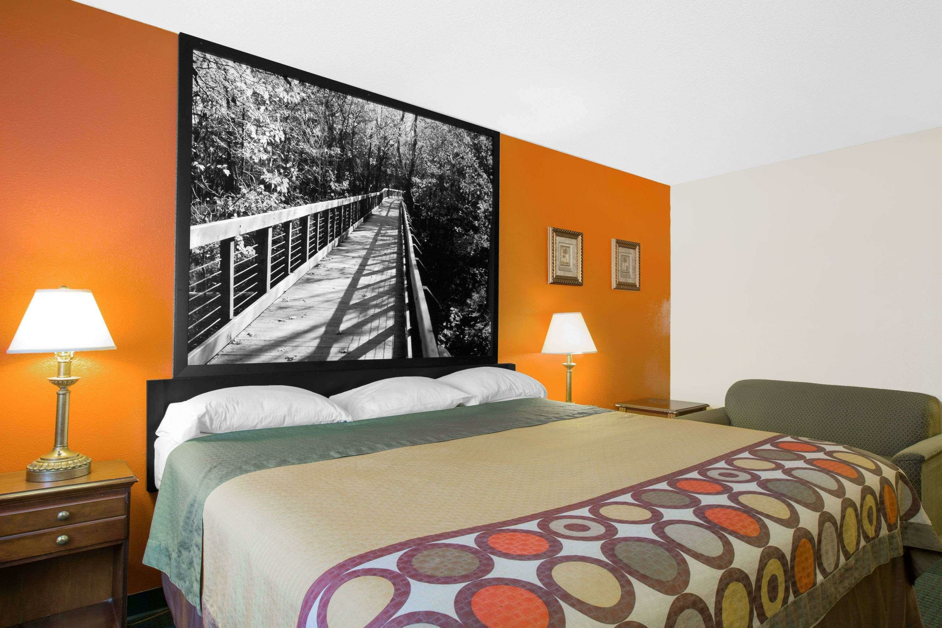 Фото Super 8 by Wyndham Talladega Al